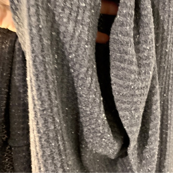 Old Navy Maternity - nursing shirt in a waffled grey/blue - Picture 4 of 6